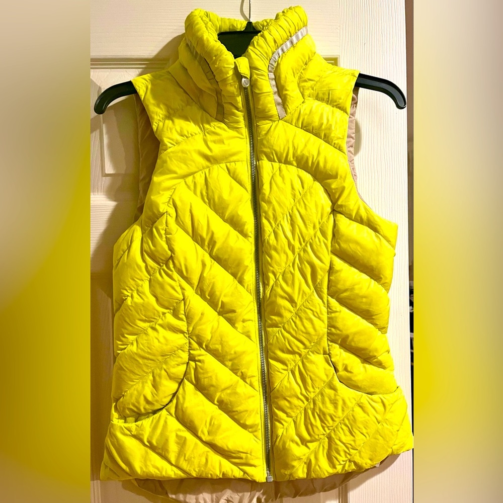 LULULEMON FLUFFIN AWESOME VEST Jacket Goose Down sz 6 FLUORESCENT YELLOW